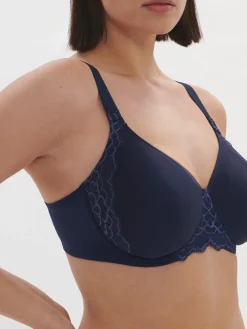 CARESSE